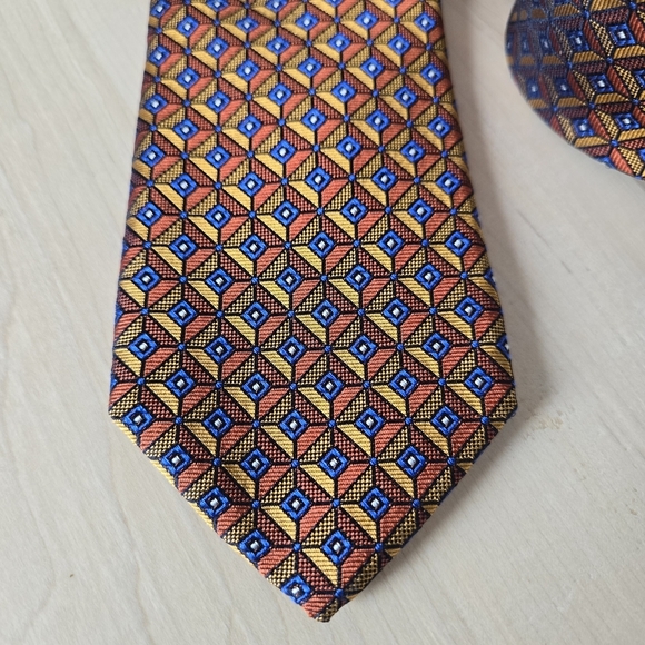 NWT!🇨🇦 DION Elegant Geometric Tie in Gold Yellow and Blue - Picture 1 of 6
